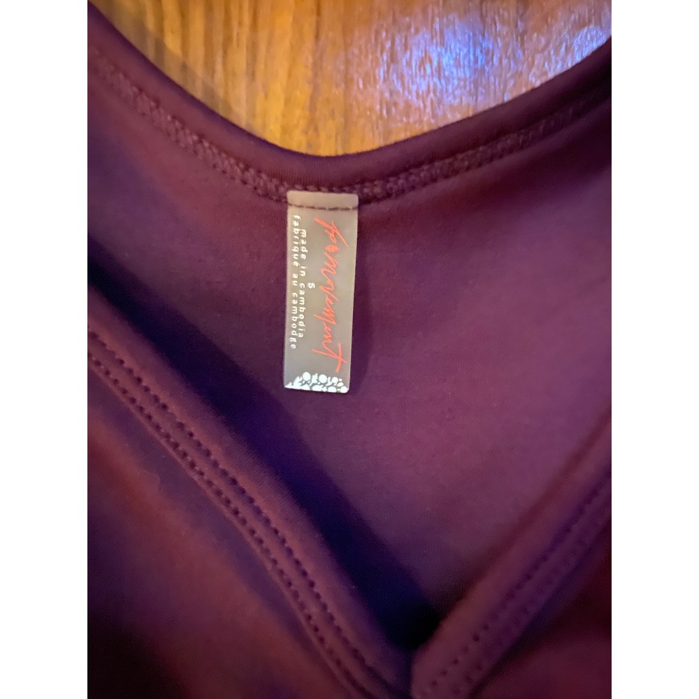 FP Movement Free People Plum Purple Ruched Front Cutout Crop Top Small - Picture 4 of 4